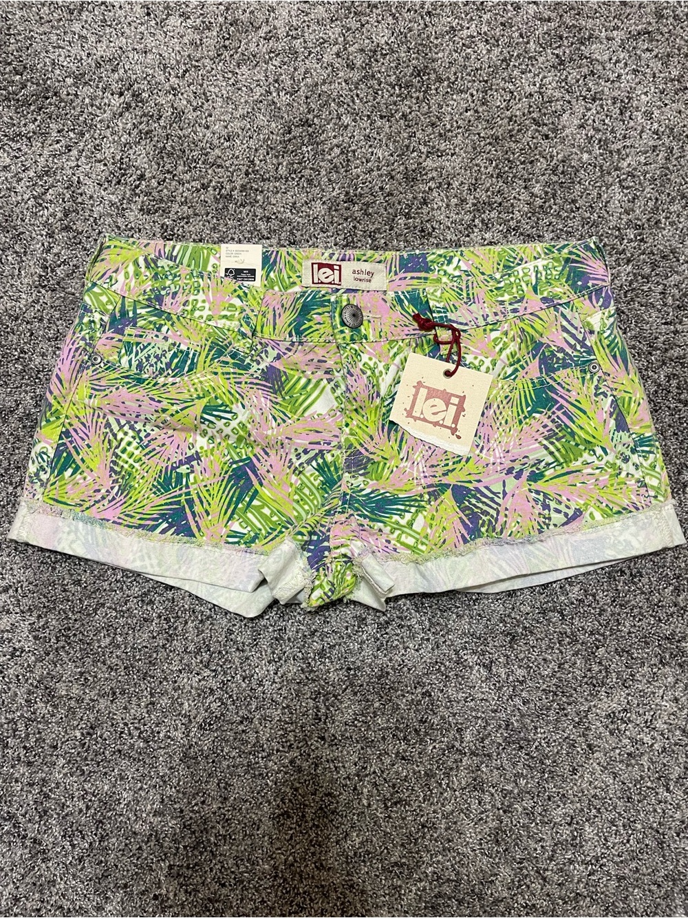 Lei Bright Palm-Print Women’s Shorts - Green/Pink